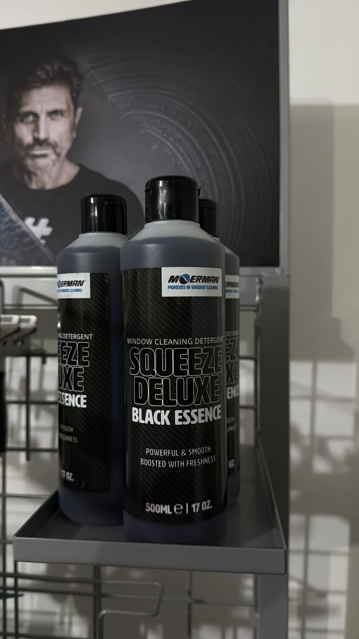 Squeeze Deluxe - Black Essence