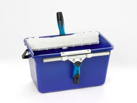 PRO Bucket 18L with Sieve and hooks